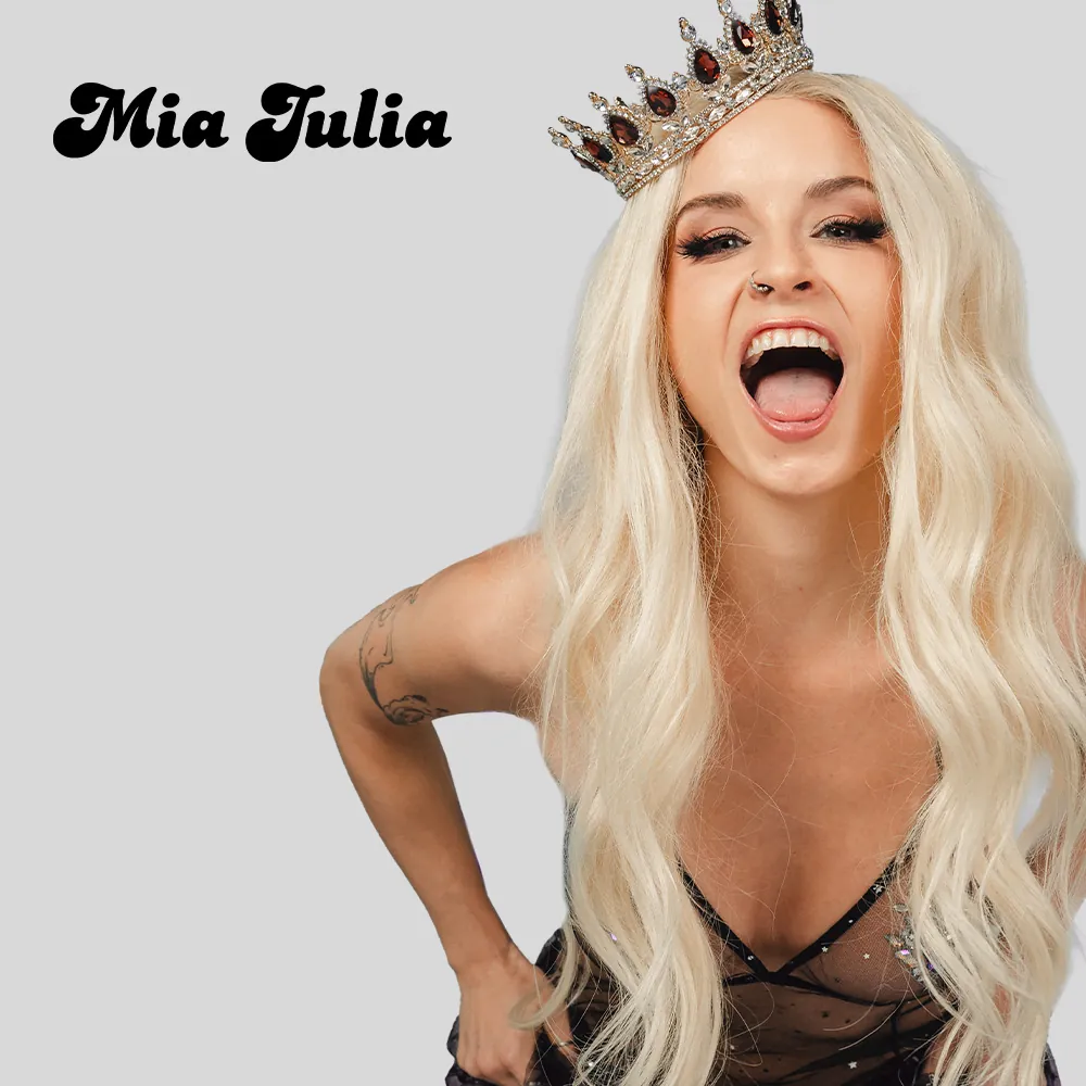 Mia Julia